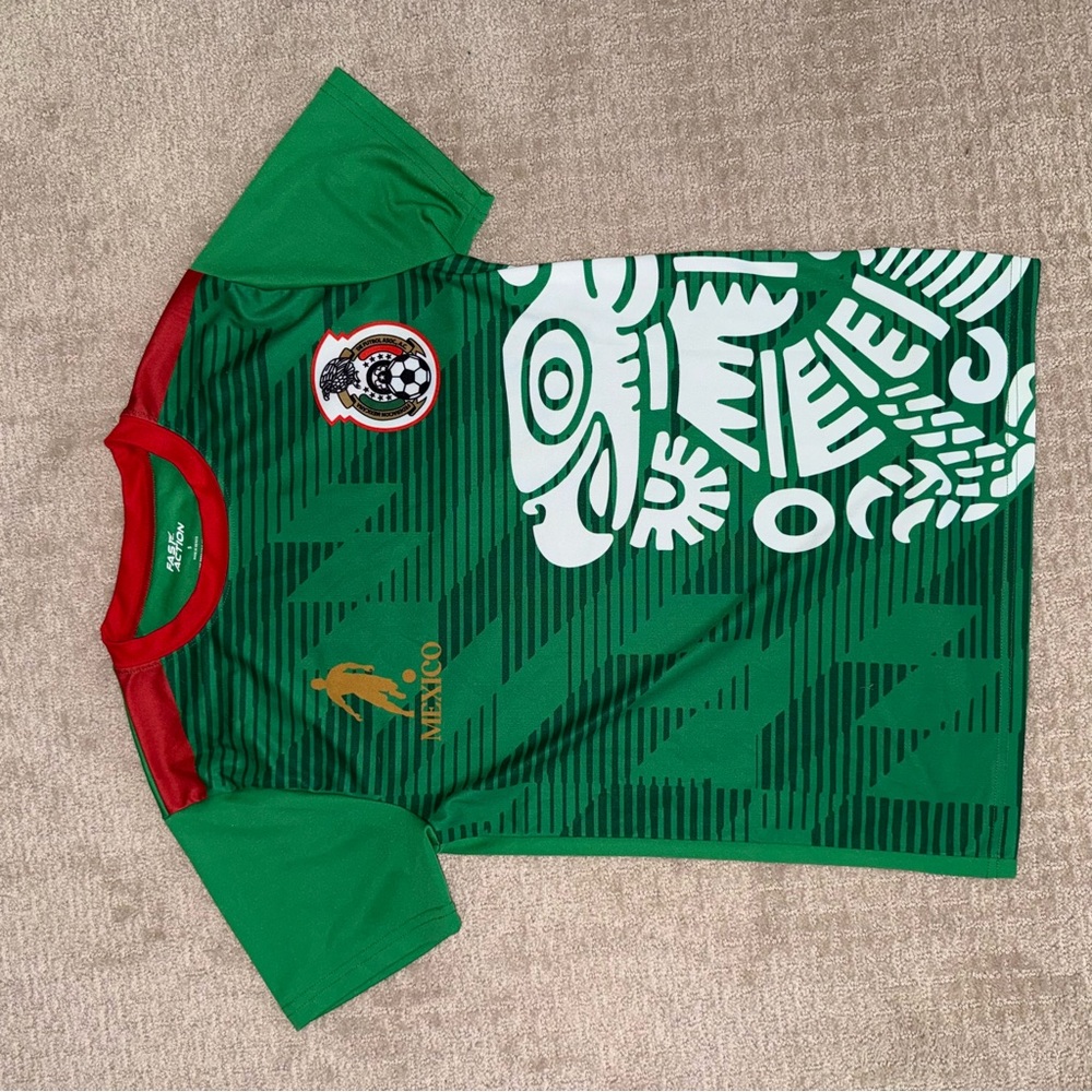 Men’s Mexico red and green soccer jersey